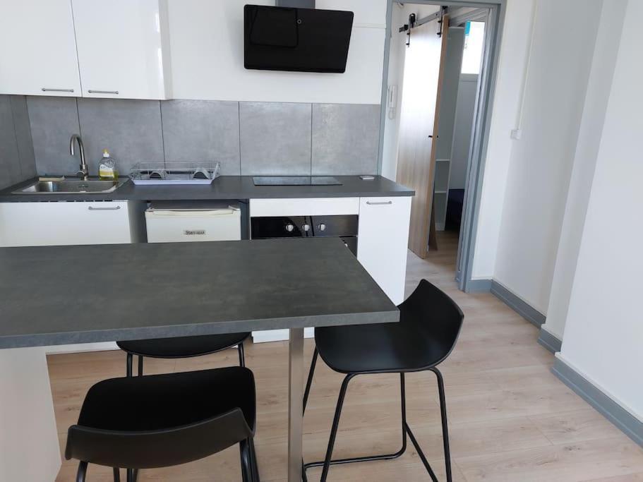 Le Voltaire - T2 Neuf Face Pyrenees Apartamento Tarbes Exterior foto