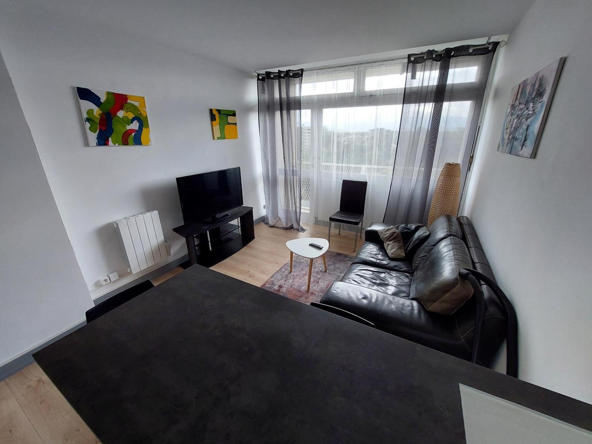 Le Voltaire - T2 Neuf Face Pyrenees Apartamento Tarbes Exterior foto